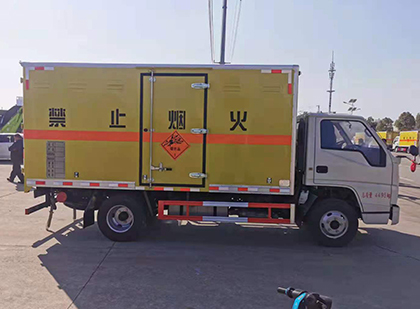 泾源爆破器材运输车工人安全操作规范与智能技术保障